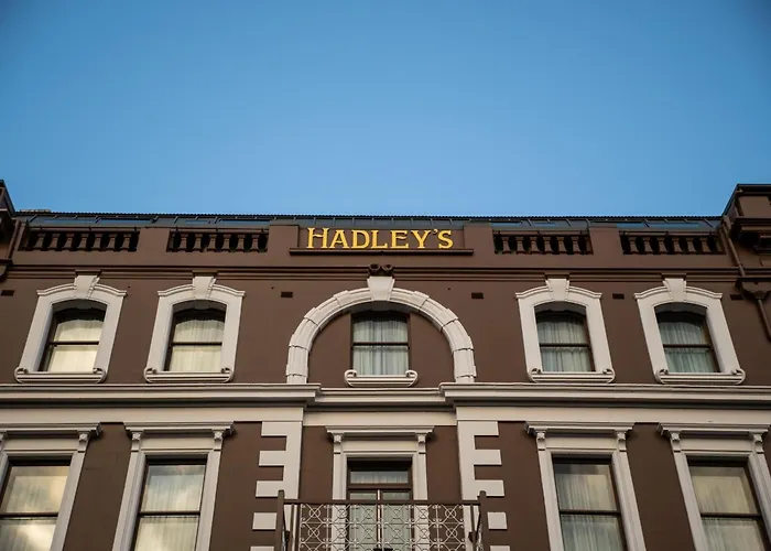 Hadley'S Orient Hotel